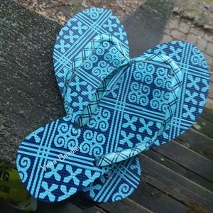 Vera Bradley flip flops